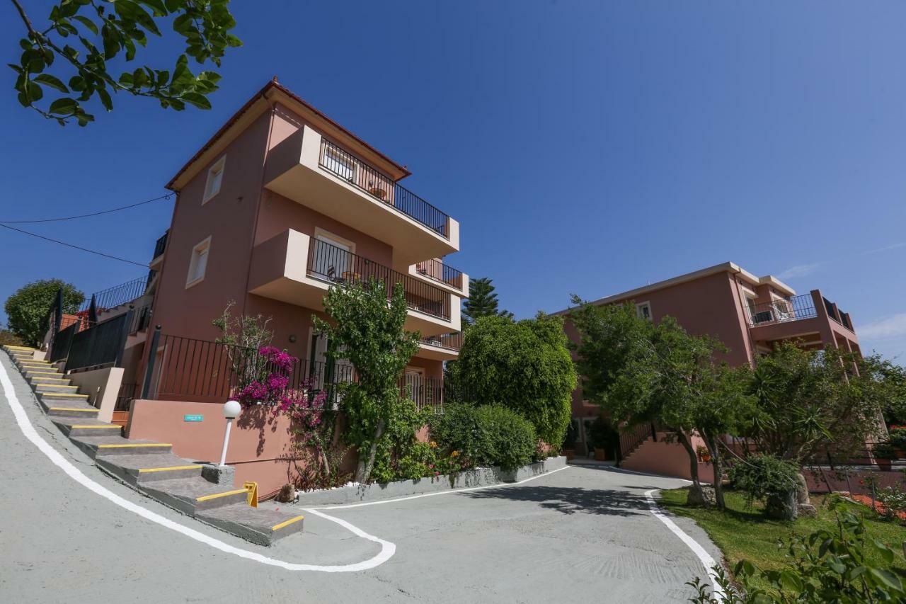 Pelagos Apartments Skala  エクステリア 写真