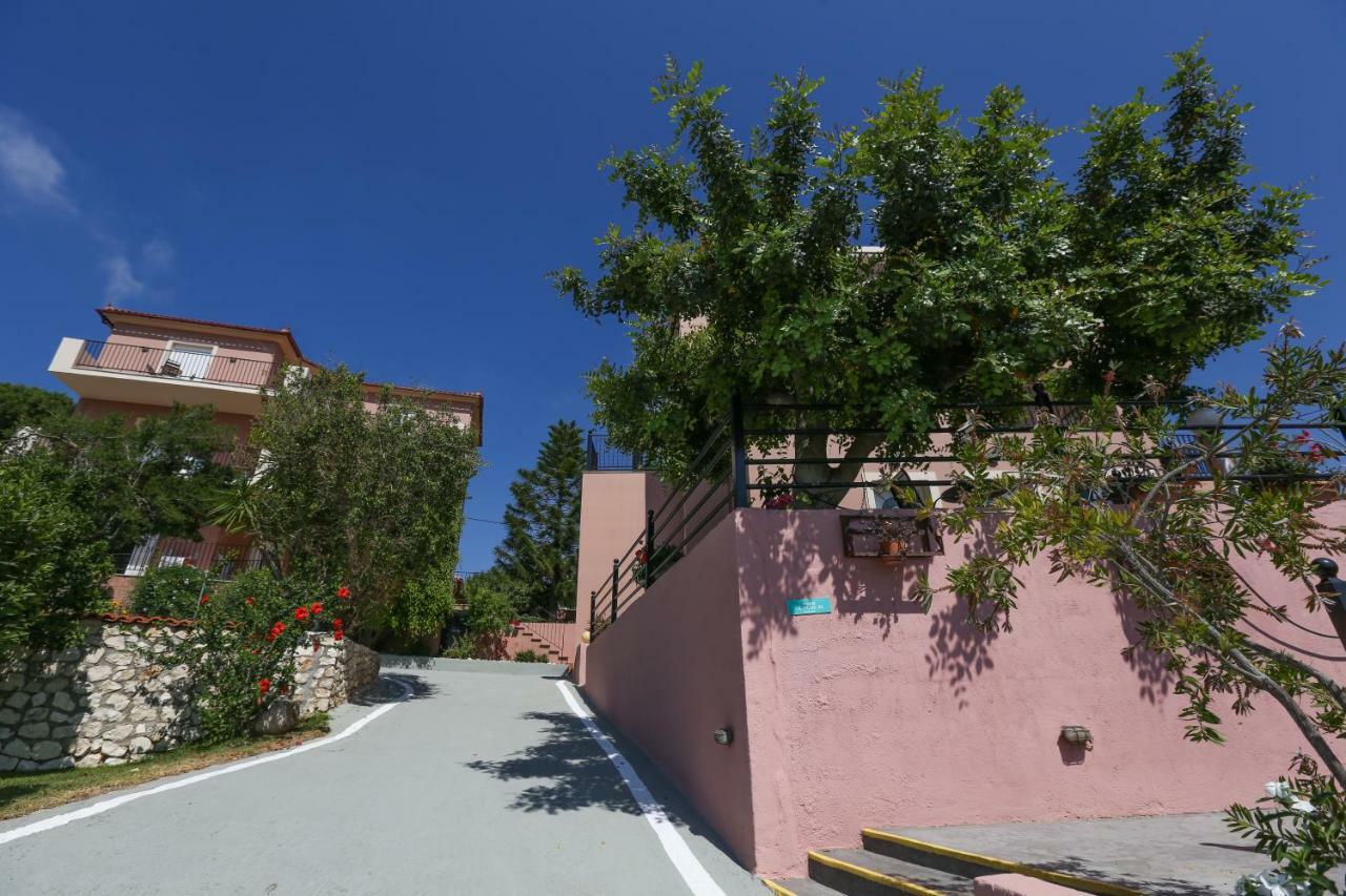 Pelagos Apartments Skala  エクステリア 写真
